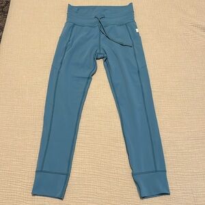 Vuori daily pocket legging-  excellent condition size small